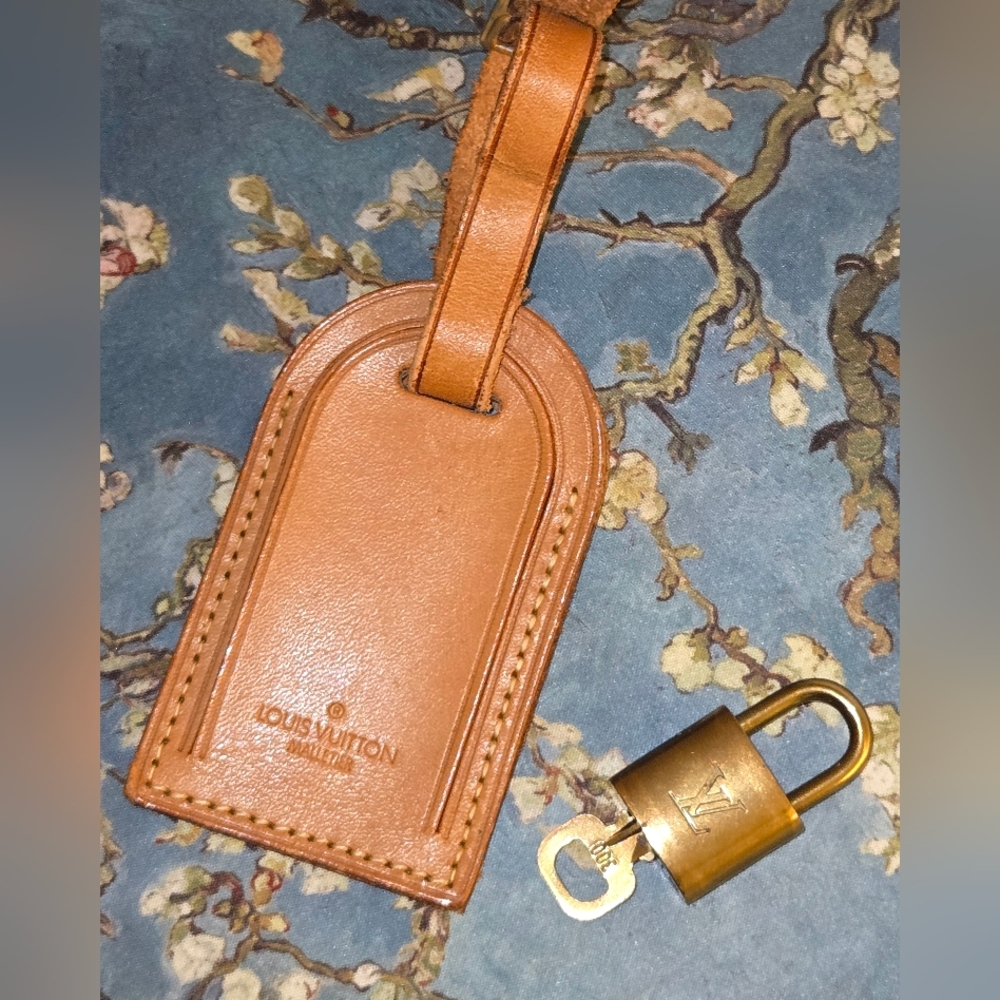 Louis Vuitton Leather Bag Tag with LV Gold Lock with Key